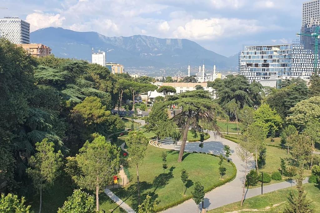 Center Apartment Tirana Kültér fotó